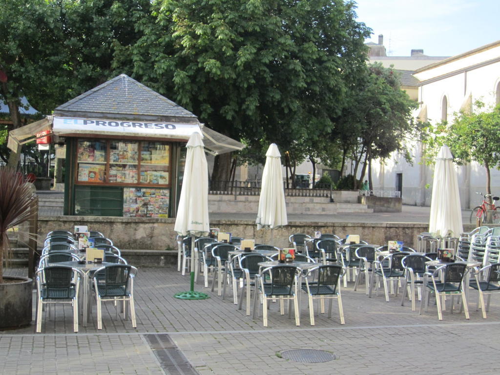 Hostal Linares Ribadeo Exterior foto